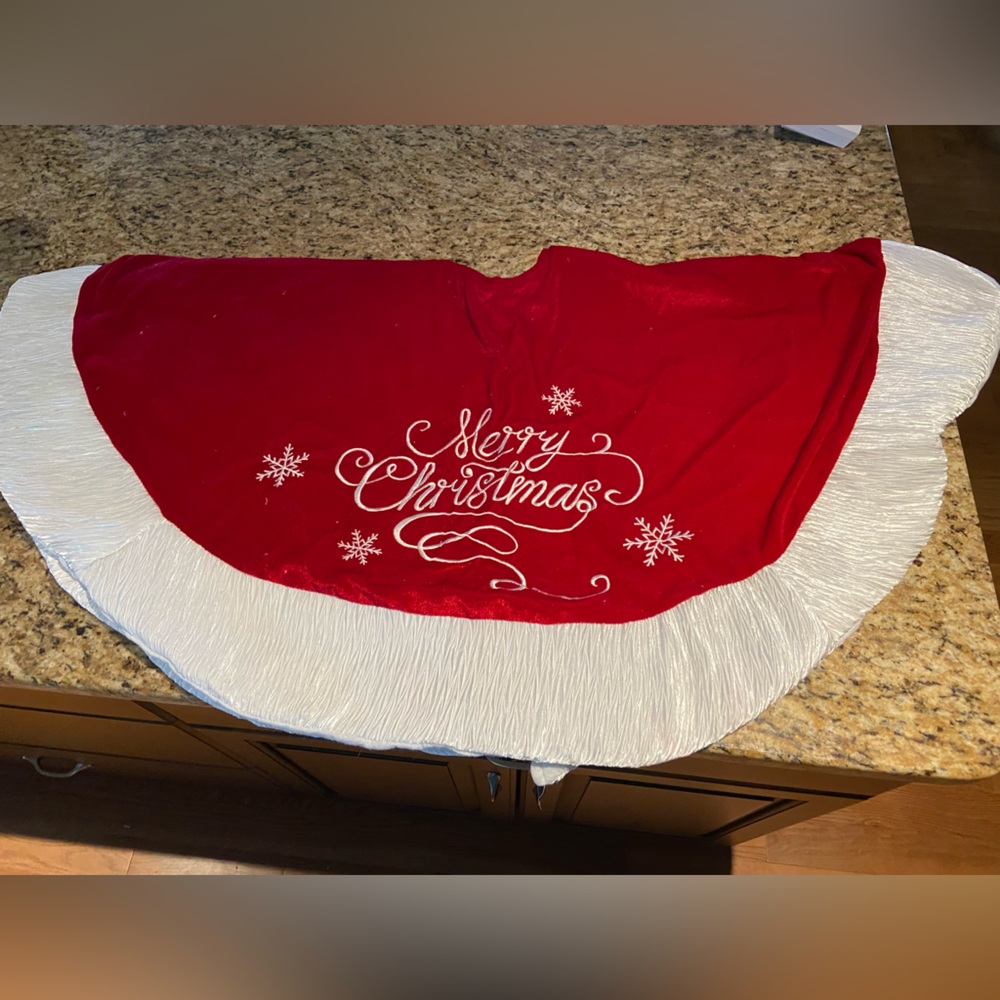 Christmas Tree Skirt. Round. Used 1 year, in excellent condition